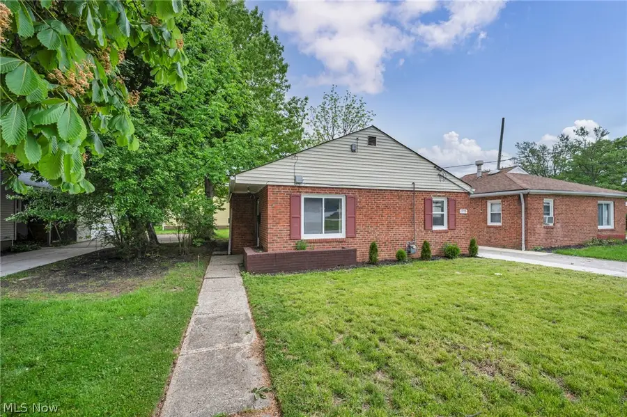 1279 Elmwood Road, Mayfield Heights, OH 44124 - #2