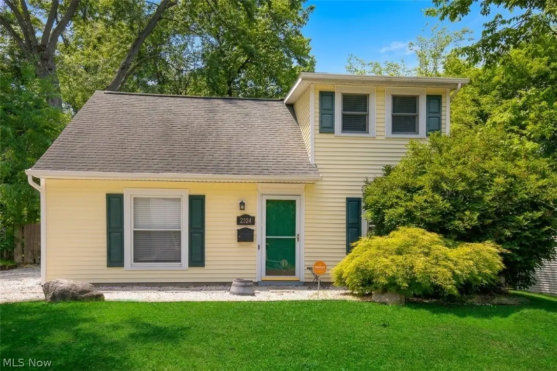 2324 Suncrest Drive, Cuyahoga Falls, OH 44221-3522 - #1