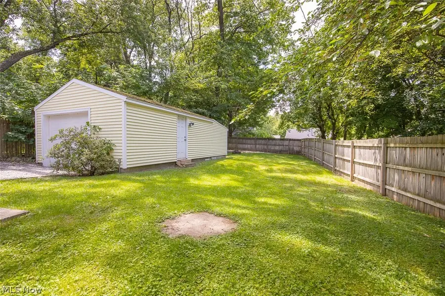 2324 Suncrest Drive, Cuyahoga Falls, OH 44221-3522 - #3