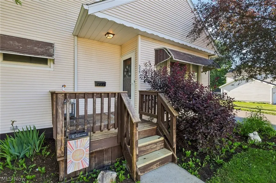225 24th Nw Street, Barberton, OH 44203 - #2