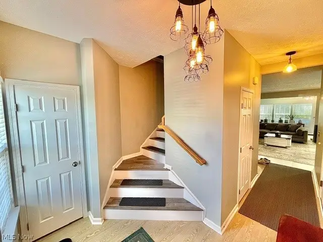1432 Wellingshire Circle, Cuyahoga Falls, OH 44221 - #3
