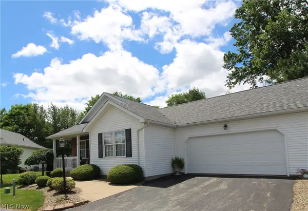 13 Hedgerows, New Middletown, OH 44442