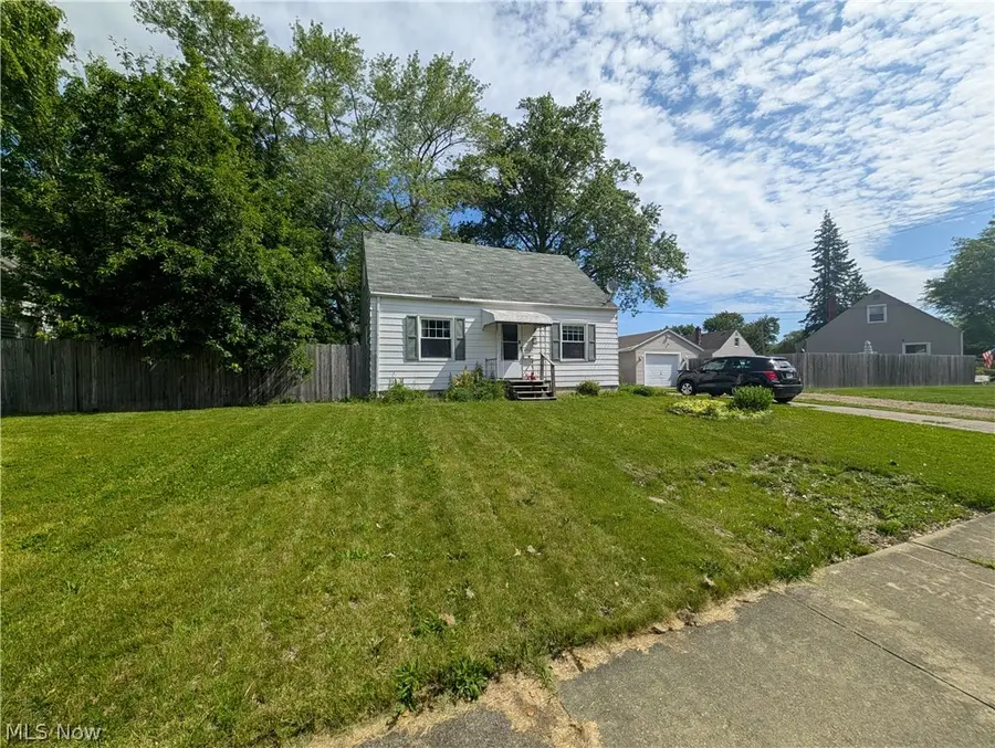 2567 E 38th Street, Lorain, OH 44055 - #3