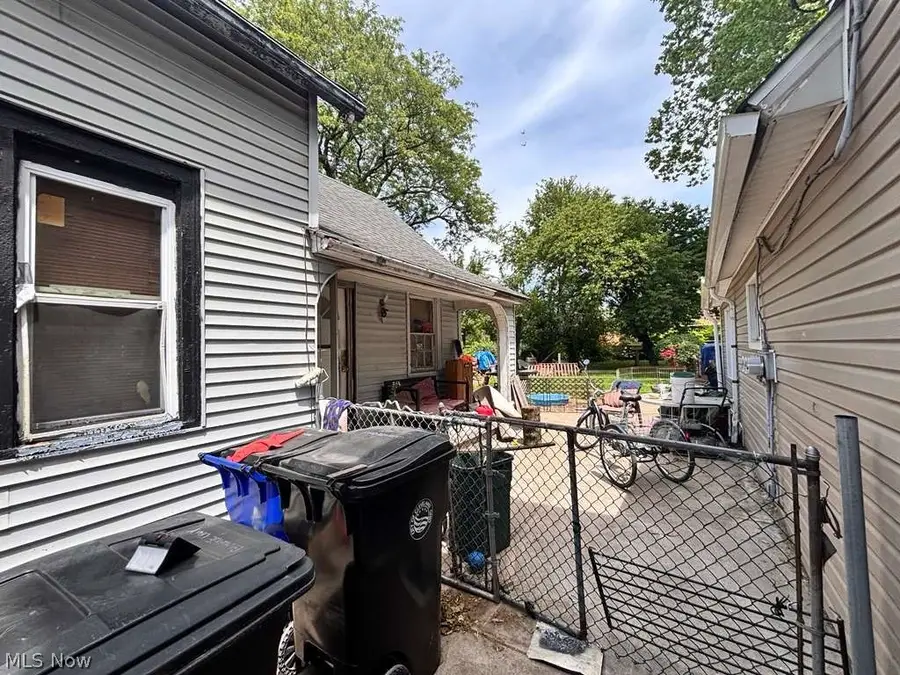 3237 W 30th Street, Cleveland, OH 44109 - #3