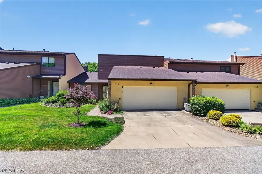 139 Mulberry Lane, Munroe Falls, OH 44262 - #2