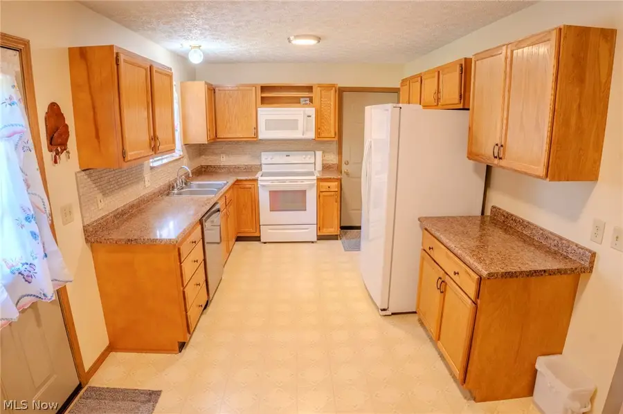 906 Ivor Avenue, Akron, OH 44314 - #3