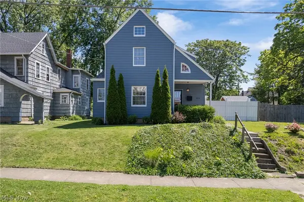 1274 Woodland Nw Avenue, Canton, OH 44703