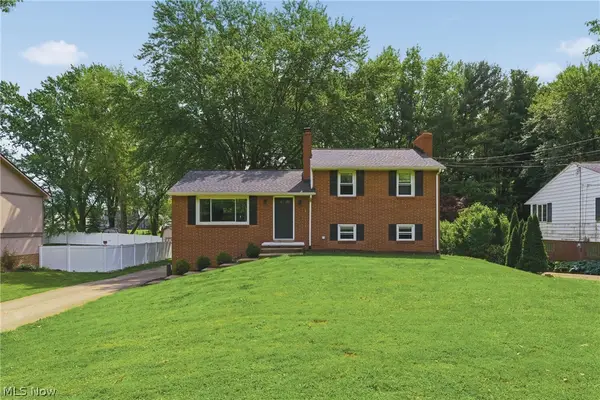 6006 Lake O Springs Nw Avenue, Canton, OH 44718