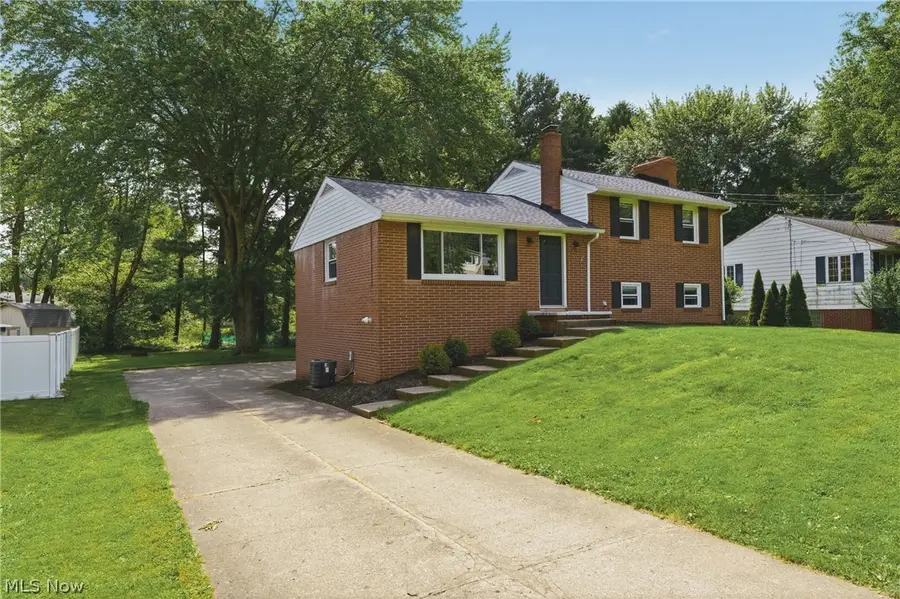 6006 Lake O Springs Nw Avenue, Canton, OH 44718 - #2