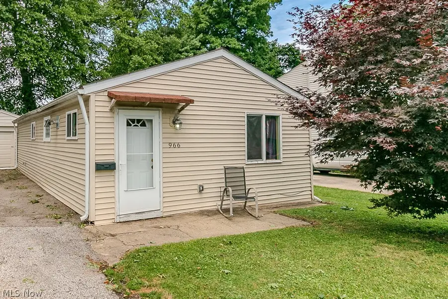966 Windermere Drive, Willoughby, OH 44094 - #2