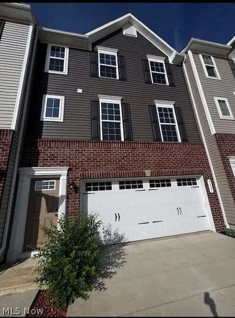 4045 N Steels Circle, Cuyahoga Falls, OH 44224 - #1