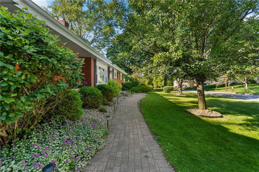 1222 Pleasantview Se Avenue, North Canton, OH 44720 - #2