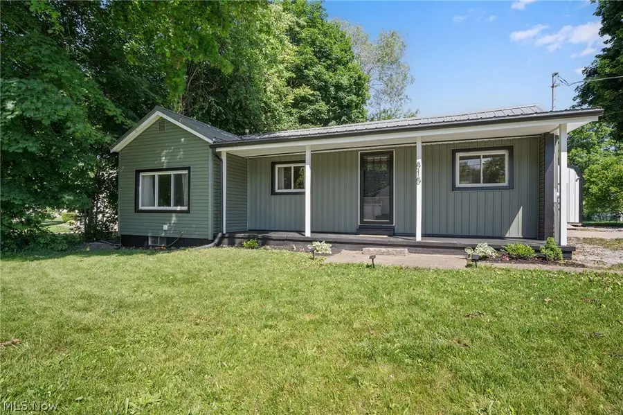 815 E Cassell Avenue, Barberton, OH 44203 - #2