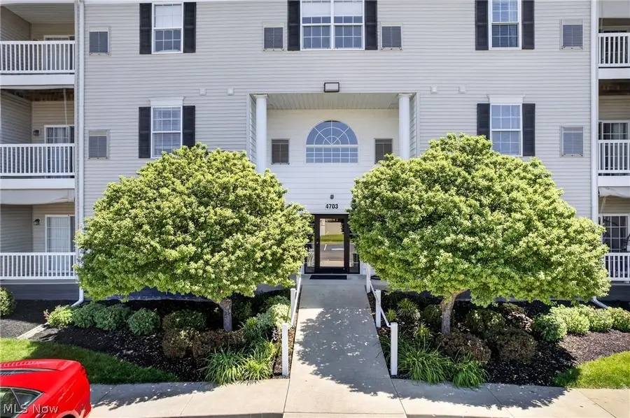 4703 Hills And Dales Nw Road, Canton, OH 44708 - #2