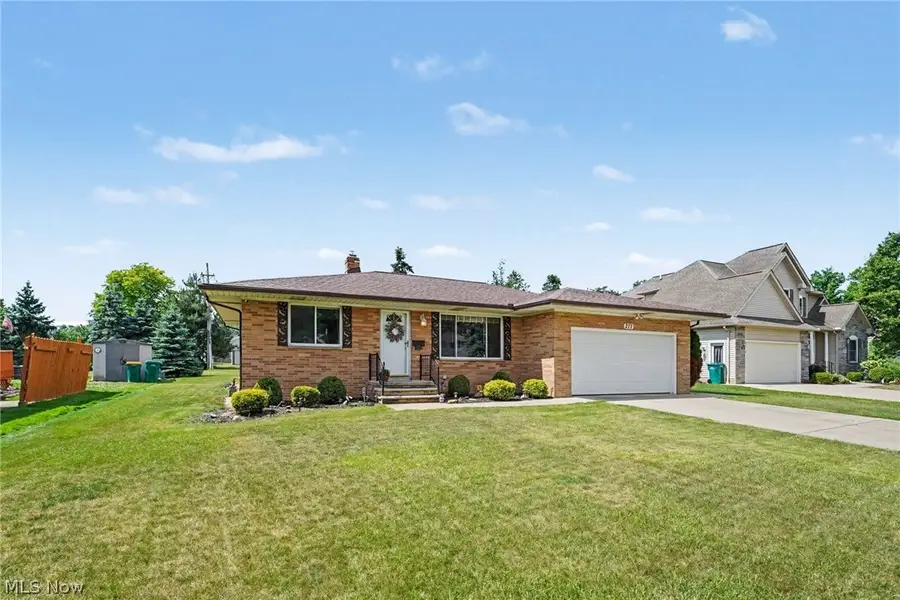 272 N Skyline Drive, Seven Hills, OH 44131 - #2