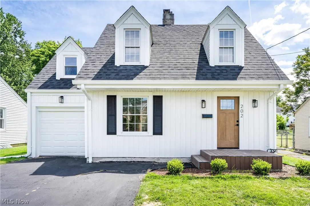 202 Morrison Street, Struthers, OH 44471 - #1