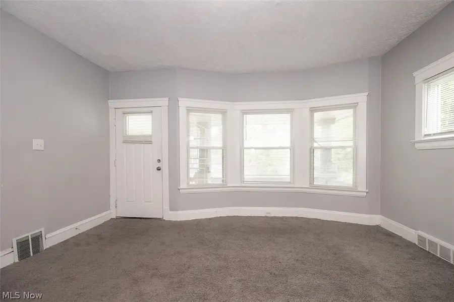 9421 Parkview Avenue, Cleveland, OH 44104 - #3