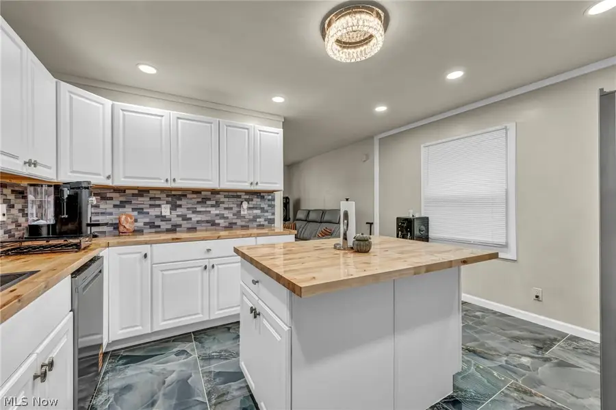 1863 Deerfield Sw Avenue, Warren, OH 44485 - #2
