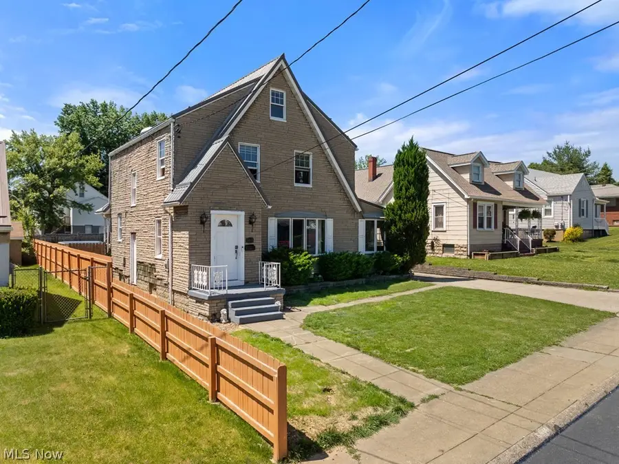 3813 Collins Way, Weirton, WV 26062 - #3