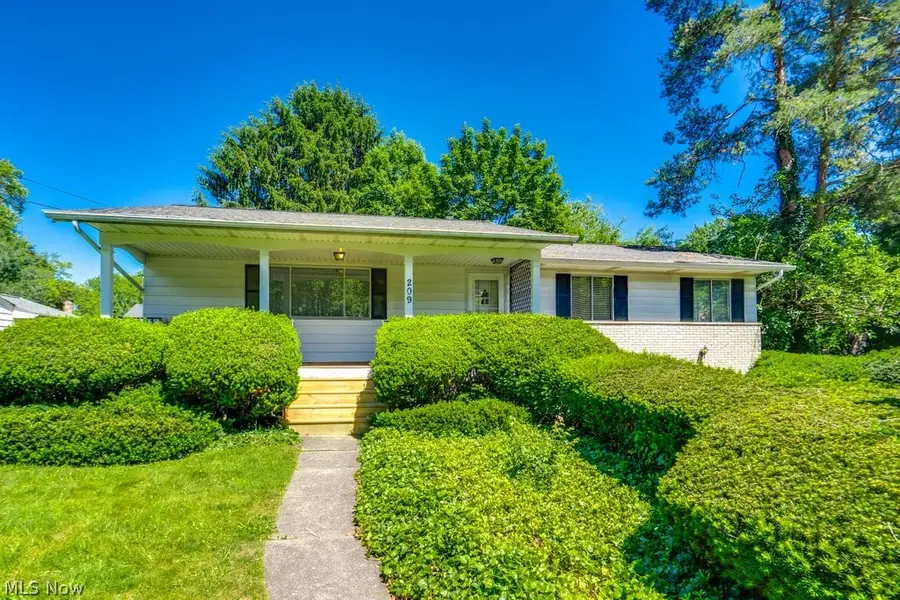 209 Shiawassee Avenue, Akron, OH 44333 - #2