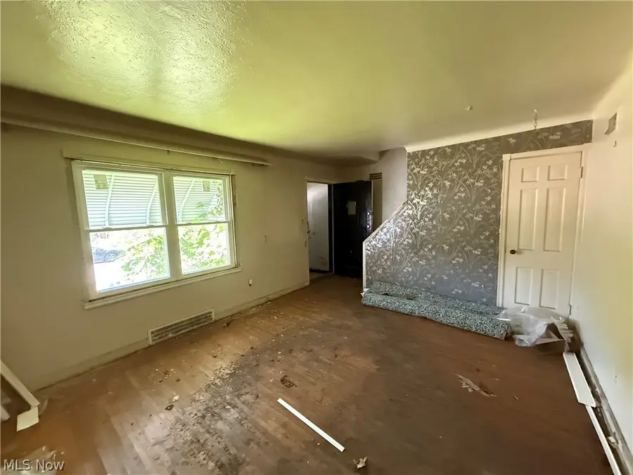 3368 E 149th Street, Cleveland, OH 44120 - #3