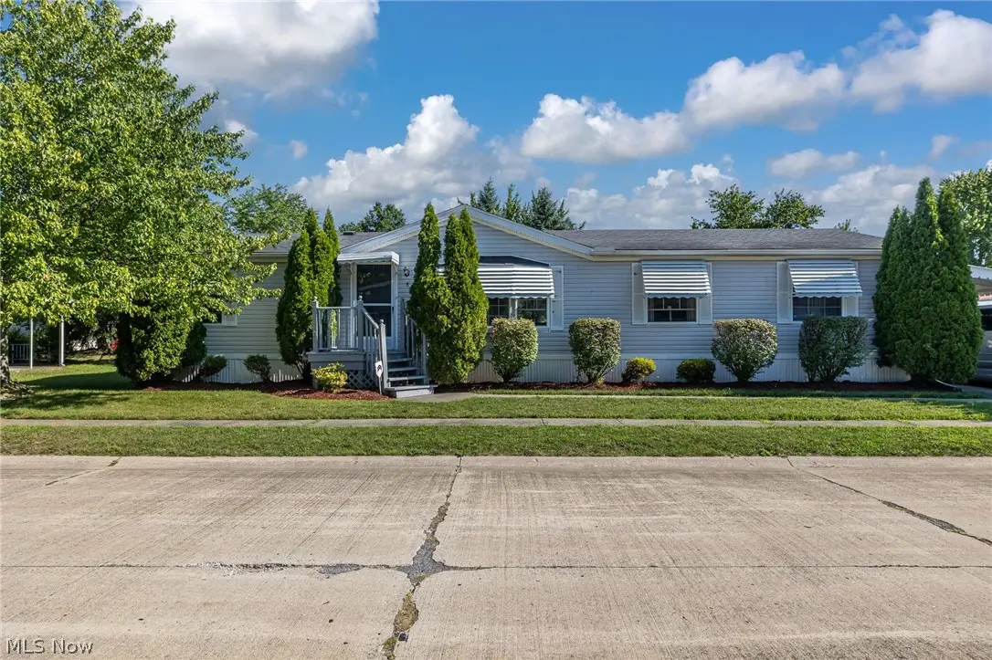 8 Schuberts Alley, Olmsted, OH 44138 - #1