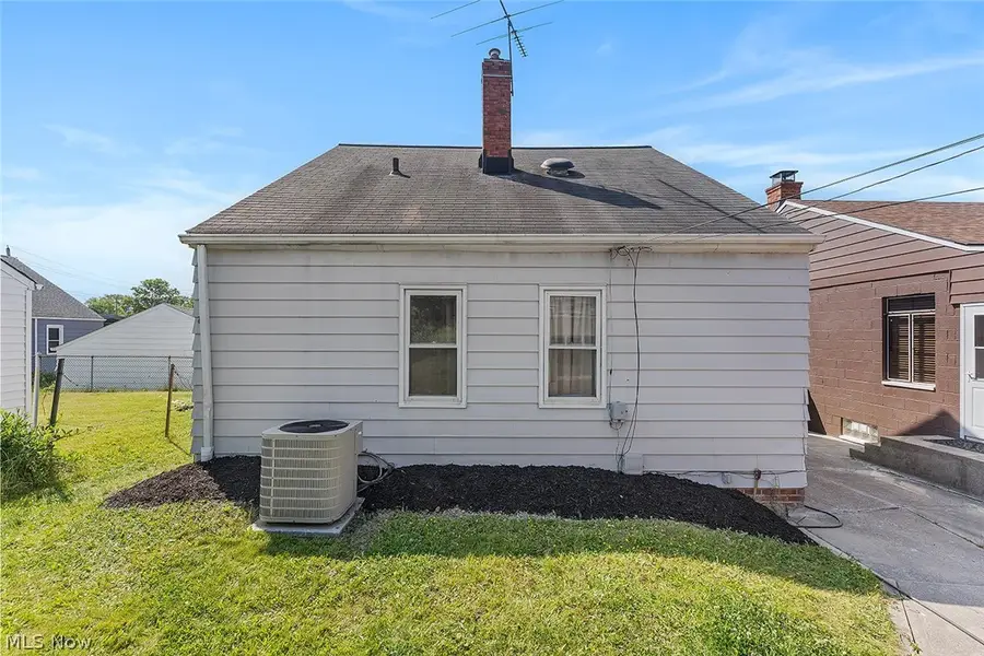 11301 Mountview Avenue, Garfield Heights, OH 44125 - #2