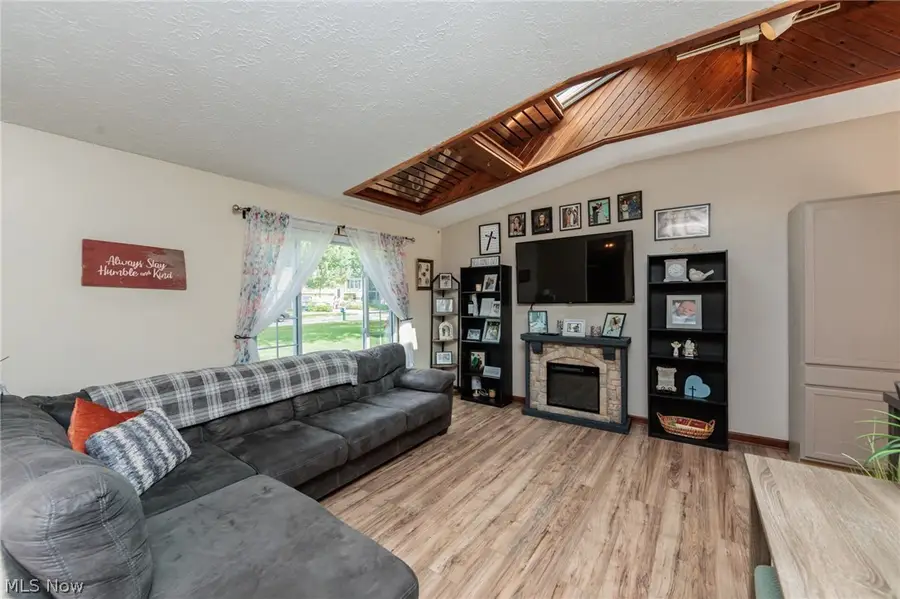8543 Greenbriar Drive, Olmsted, OH 44138 - #3