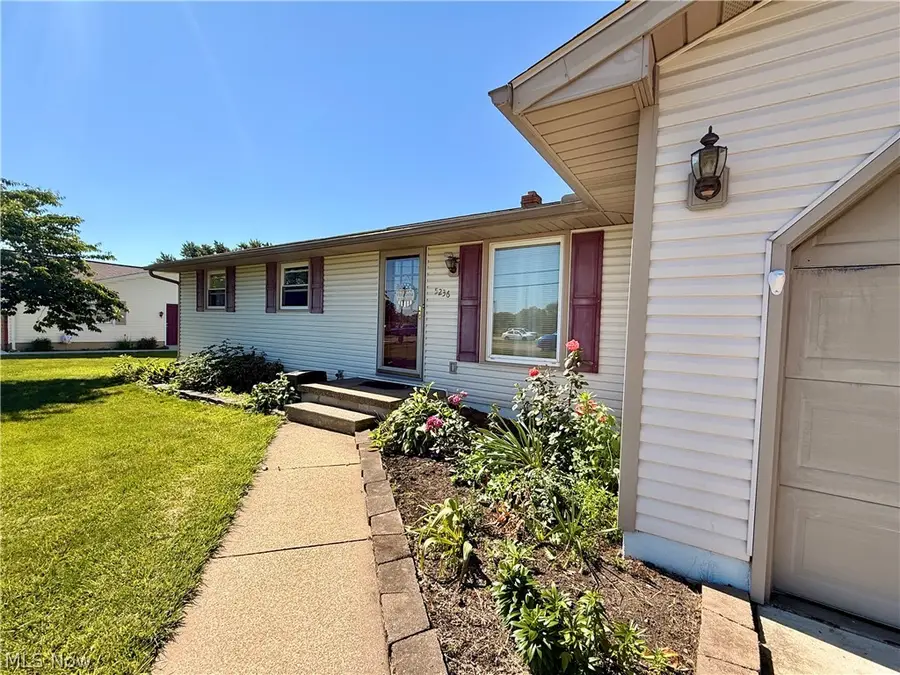 5236 Oakcliff Sw Street, Canton, OH 44706 - #3