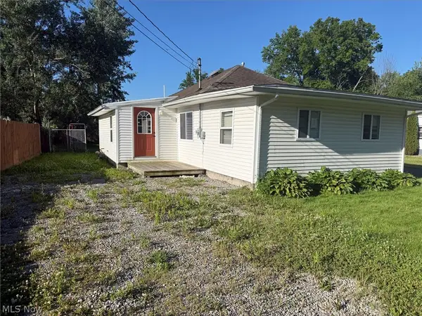 17633 Beach Lane, Lake Milton, OH 44429