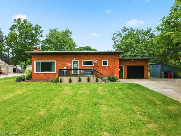 2221 NW Schneider Nw Street, North Canton, OH 44720