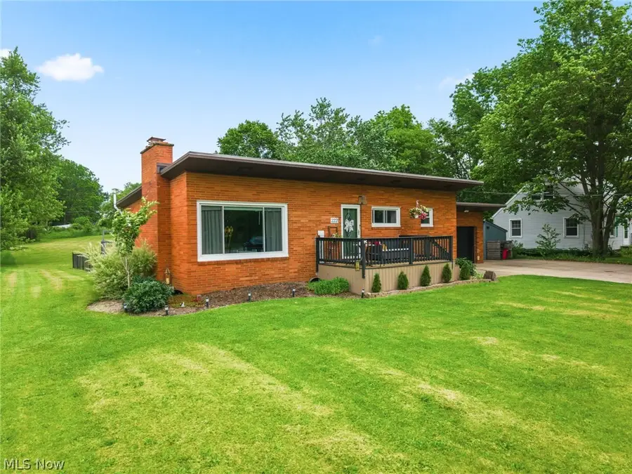 2221 Schneider Nw Street, North Canton, OH 44720 - #2