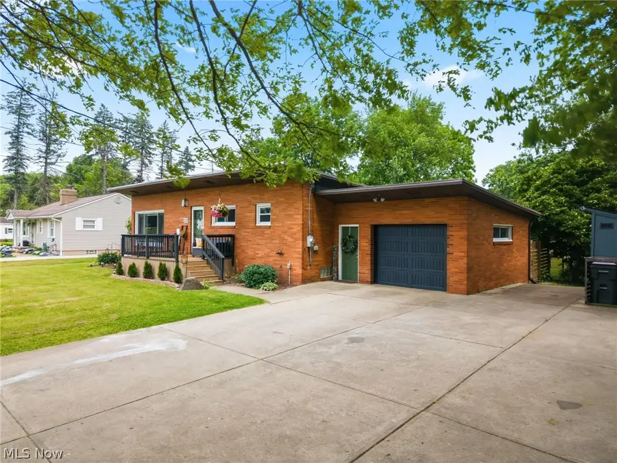 2221 Schneider Nw Street, North Canton, OH 44720 - #3