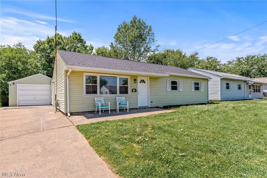 2221 Maxine Ne Avenue, Canton, OH 44705 - #2