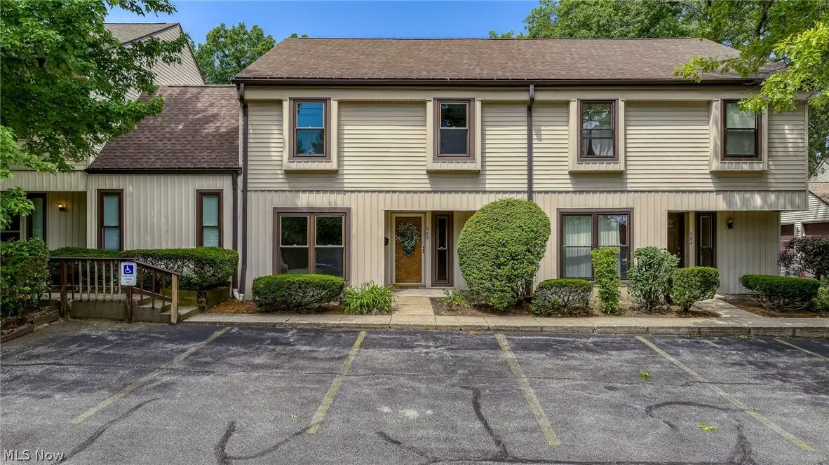 988 Som Center Road #E2, Mayfield, OH 44143 - #1