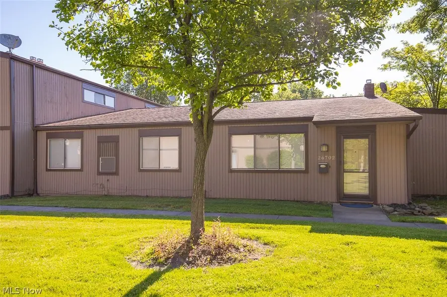 26702 Lake Of The Falls Boulevard, Olmsted Falls, OH 44138 - #2