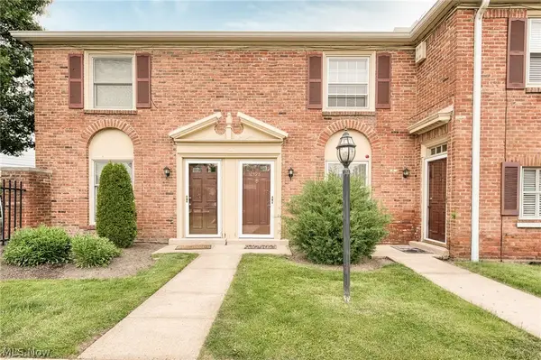 2398 Arlington Drive, Lyndhurst, OH 44124