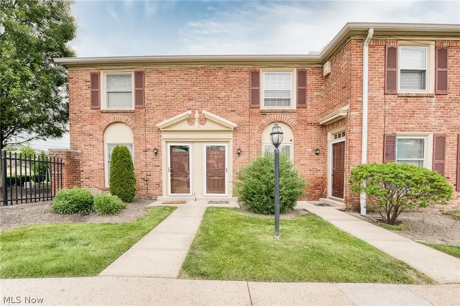 2398 Arlington Drive, Lyndhurst, OH 44124 - #2