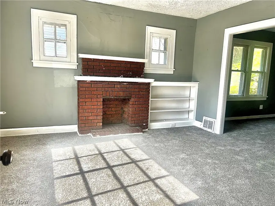 987 E 131st Street, Cleveland, OH 44108 - #3
