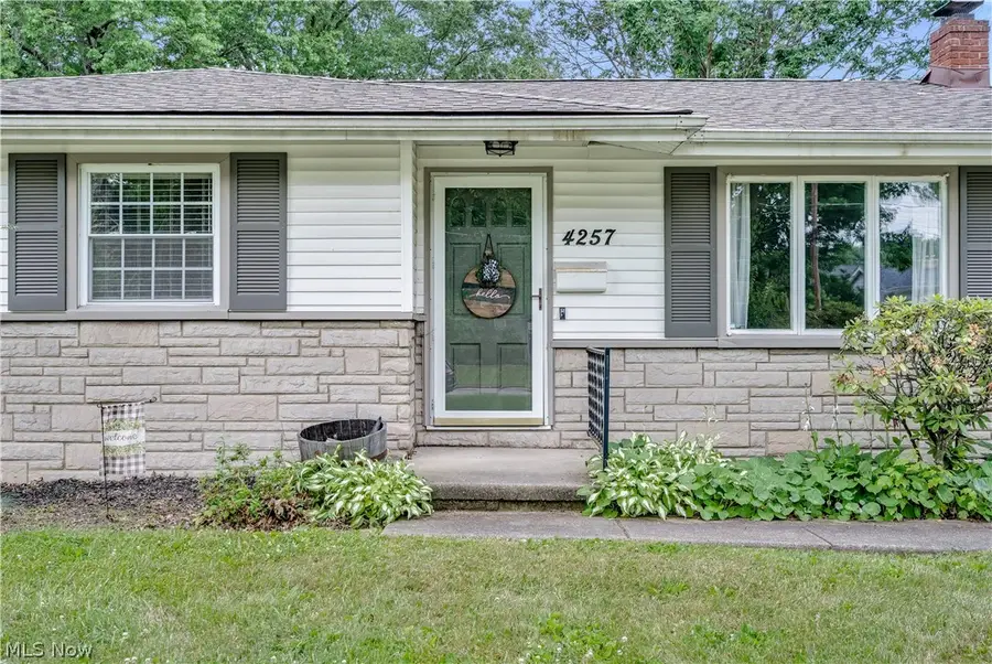 4257 Selkirk Avenue, Austintown, OH 44511 - #2