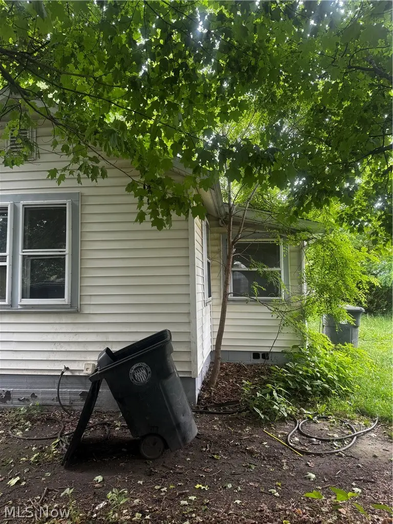 901 Munson Street, Akron, OH 44305 - #3