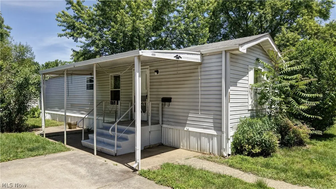 122 Pompano Se Lane, New Philadelphia, OH 44663 - #1