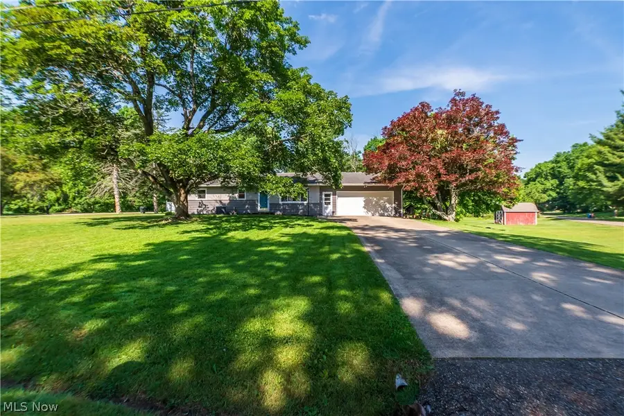 11255 Eleanor Ne Avenue, Hartville, OH 44632 - #2
