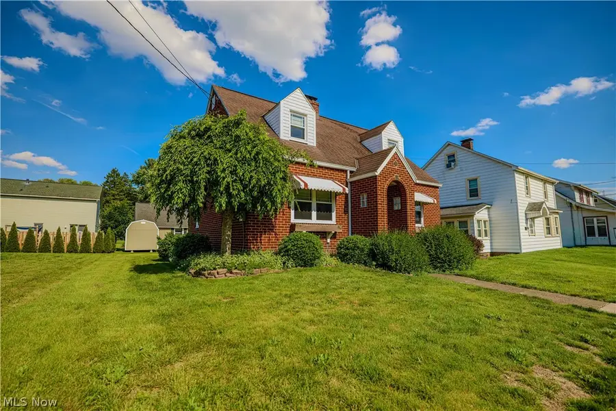 518 Edwards Street, Louisville, OH 44641 - #2