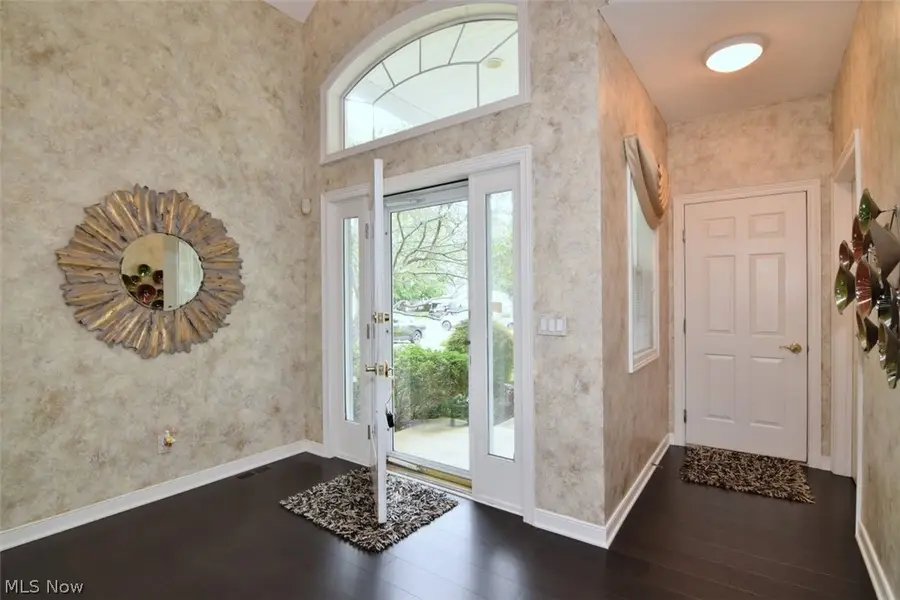 417 W Glengary Circle, Highland Heights, OH 44143 - #3