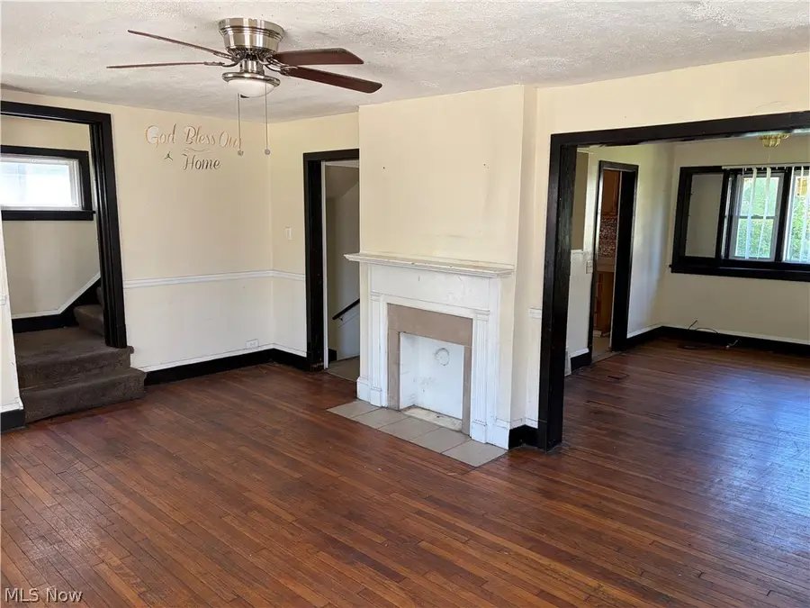 11905 Shadeland Avenue, Cleveland, OH 44108 - #3
