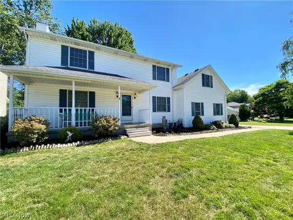 869 Moss Canyon Drive, Amherst, OH 44001
