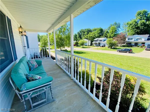 869 Moss Canyon Drive, Amherst, OH 44001