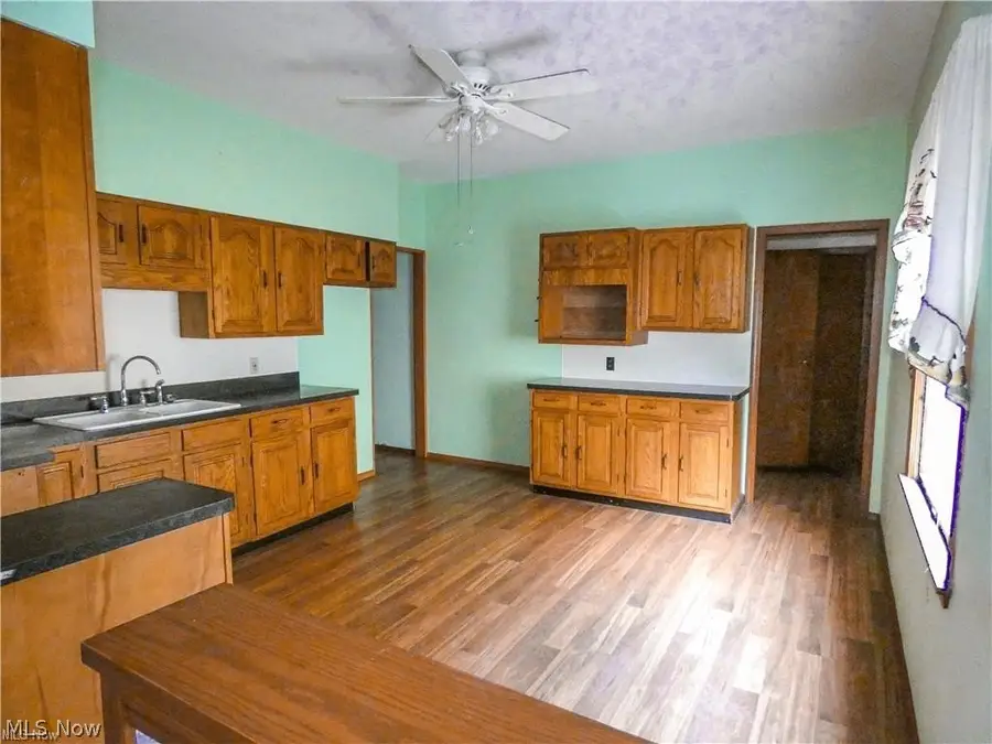 3864 E 52nd Street, Newburgh Heights, OH 44105 - #3