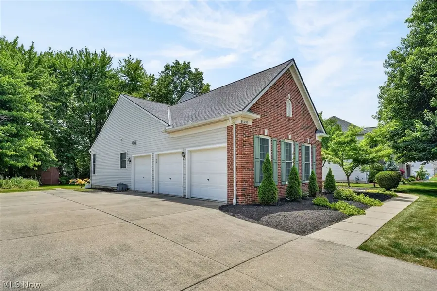 33999 Hickory Court, Avon, OH 44011 - #2
